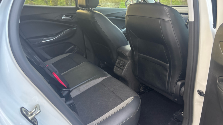 Vauxhall Grandland X 1.6 Turbo D Sport Nav 5dr Auto Diesel Hatchback